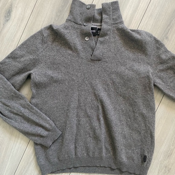 hugo boss 100% virgin wool sweater - Picture 2 of 3